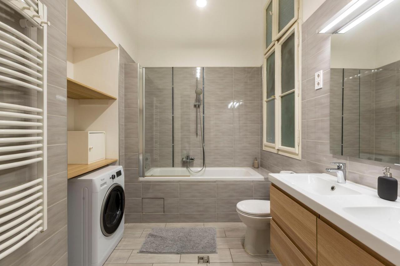 Spacious & Cozy Downtown Apartment With Balcony Budapeşte Dış mekan fotoğraf
